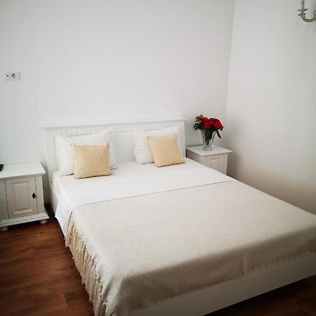 Brize Guest House Tuzla Esterno foto