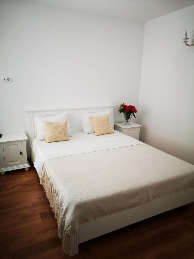 Brize Guest House Tuzla Esterno foto